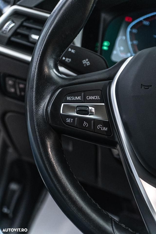 BMW Seria 3 320i Aut. Sport Line - 23