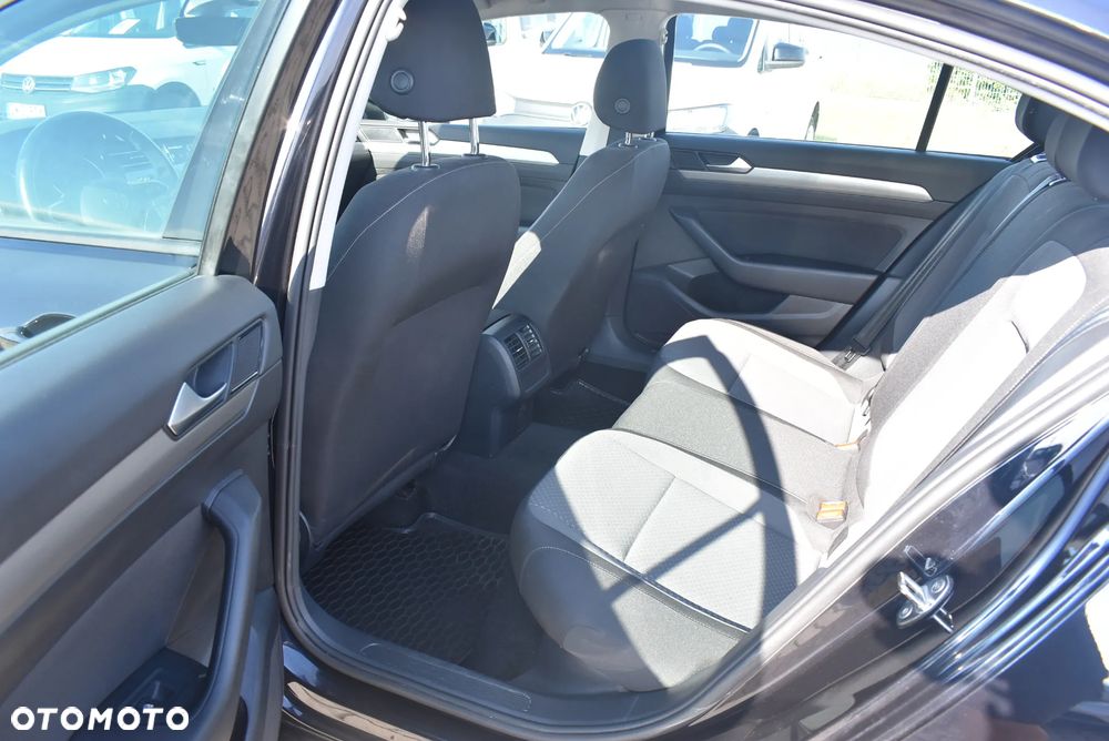 Volkswagen Passat 2.0 TDI EVO Essence DSG - 12