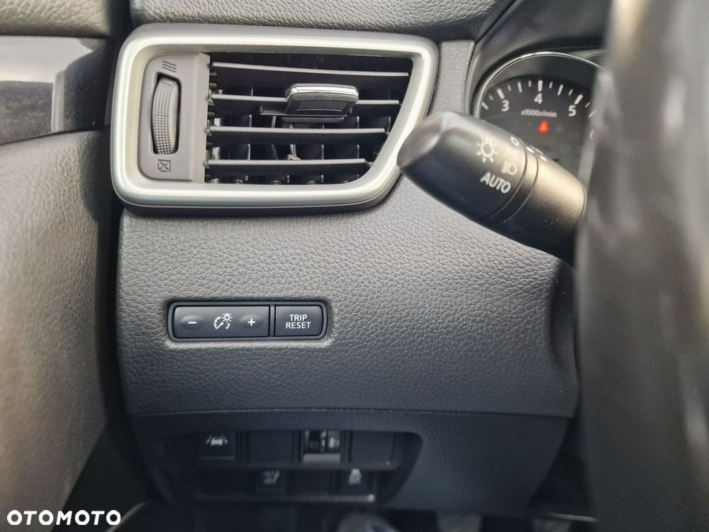 Nissan Qashqai 1.2 DIG-T N-Connecta EU6 - 30