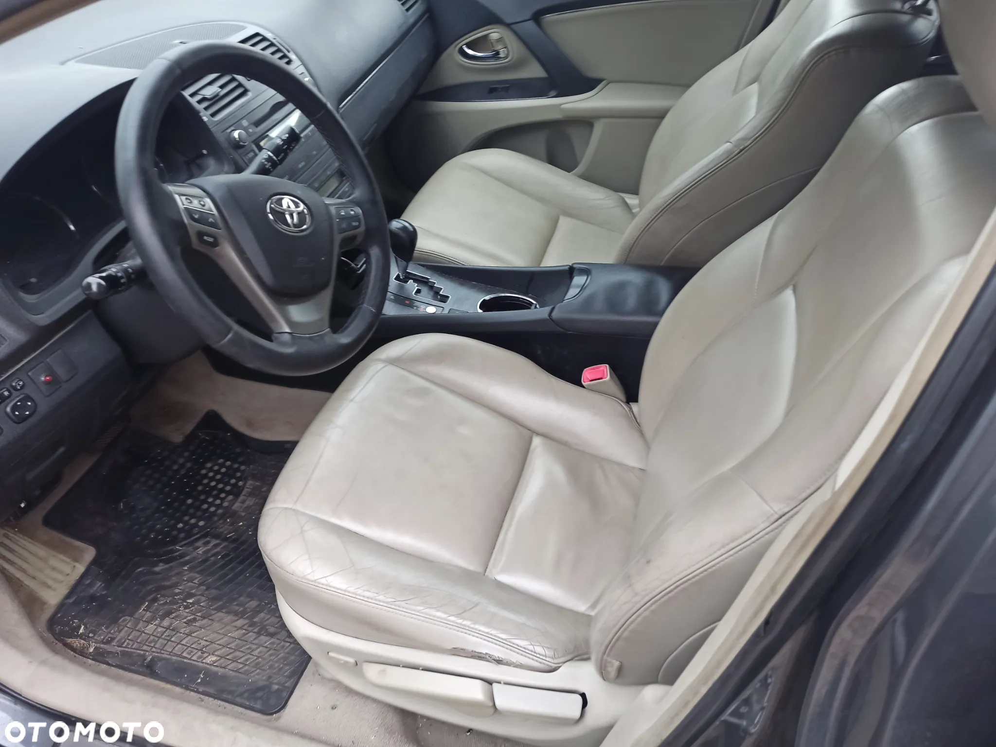 Toyota Avensis 2.0 Premium MS - 11
