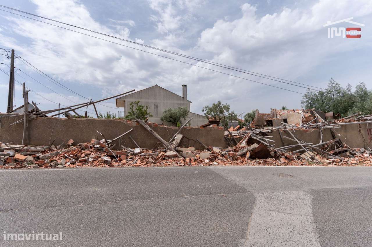 Armazém para reconstrução em Alburitel  Ourém - Grande imagem: 5/7