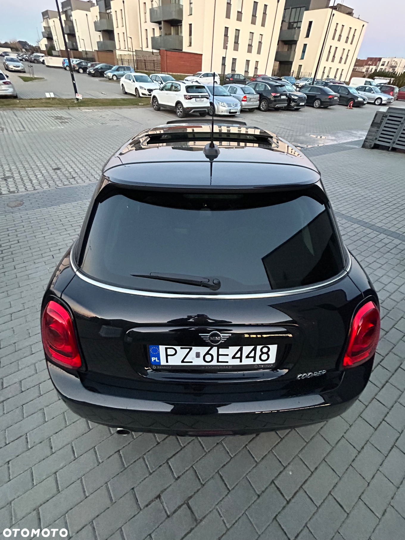 MINI Cooper Essential Trim - 3