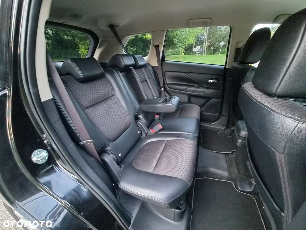 Mitsubishi Outlander 2.0 4WD Top - 35