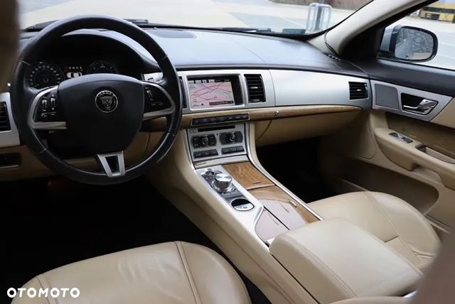 Jaguar XF 2.2 D Luxury - 13