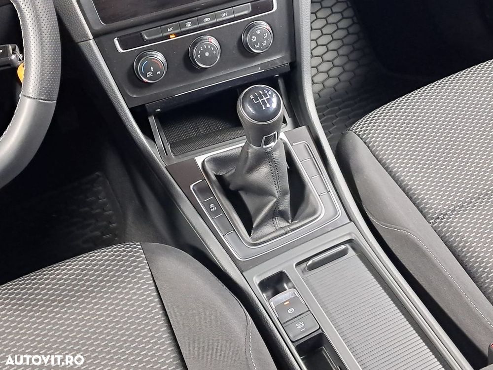Volkswagen Golf - 19
