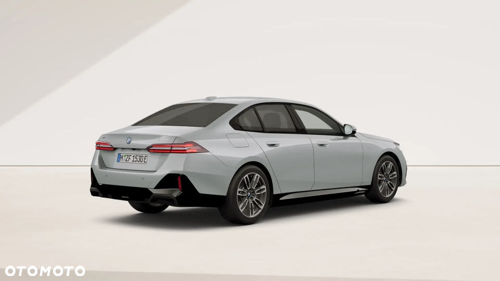 BMW Seria 5 550e xDrive PHEV - 3