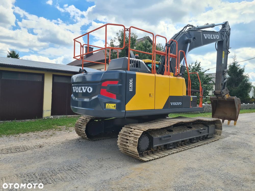 Volvo EC 200 El - 6