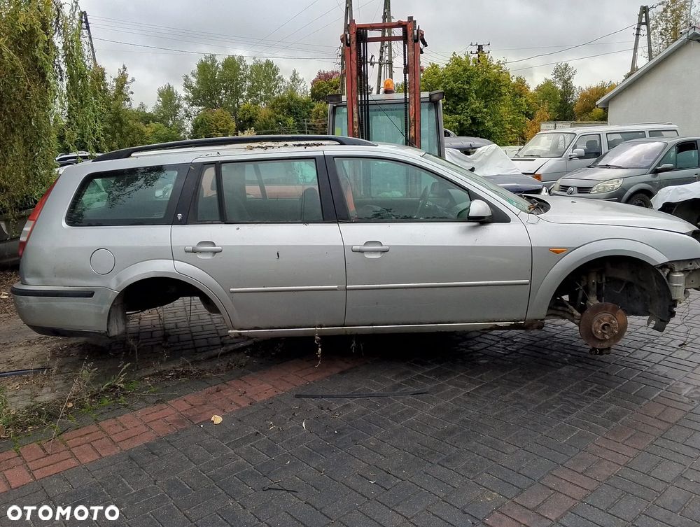 Ford Mondeo Mk.3 (00-03r.) 1.8B 125KM. Silnik CHBA, CHBB Skrzynia MTX 75 lakier Stardust Silver (metalic) . Cały na części GWARANCJA !!!  Przód Tył Zestaw Komplet Drzwi Klapa Zderzak Błotnik Maska Grill Atrapa Szyba Pas Lampa Lusterko Boczki Fotel Kanapa Kokpit Deska Rozdzielcza Przełącznik Włącznik Sterownik Przewody Wiązka Instalacja Moduł Komputer Czujnik Listwa Pompa Alternator Wtryski Głowica Rozrusznik Kompresor Sprzęgło Dwumas Silnik Skrzynia ABS Klimatyzacji Paliwa Wspomagania Kolektor Turbina Przepustnica Zawór Chłodnica Koło Hak Belka Sanki Zawieszenie Mcpherson Półoś Amortyzator Wydech Tłumik Zacisk Most - 11
