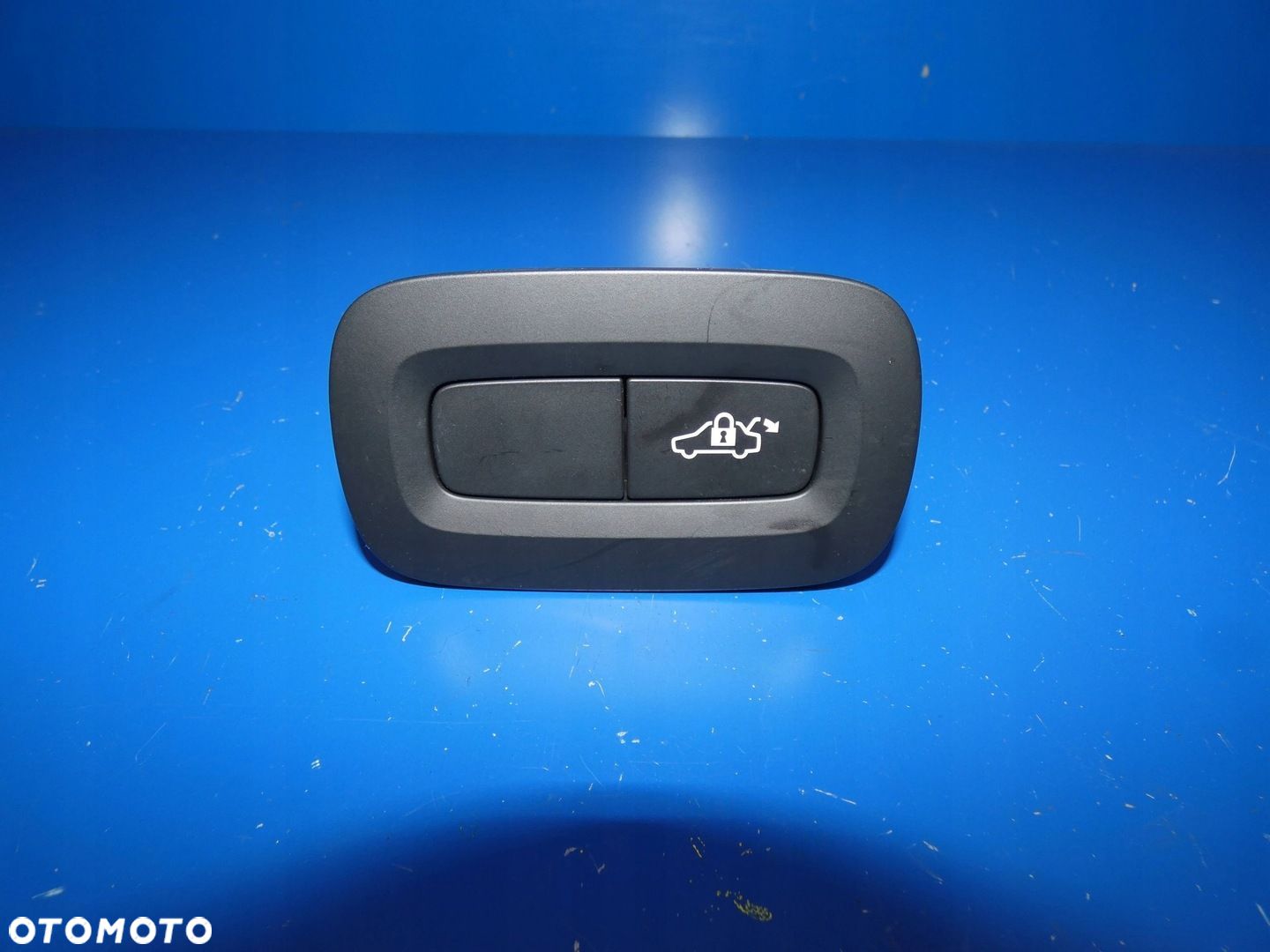 VOLVO S60 III V60 II PRZYCISK OTWIERANIA KLAPY BAGAŻNIKA - 1