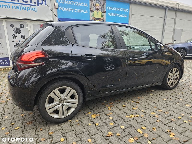 Peugeot 208 - 13