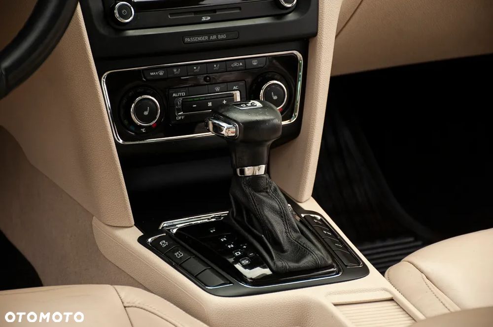 Skoda Superb 2.0 TDI DSG Exclusive - 38