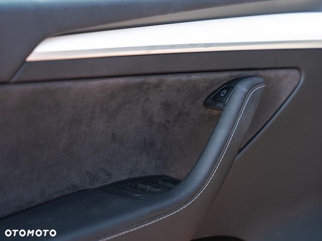 Tesla Y Model Long Range Dual Motor AWD - 21