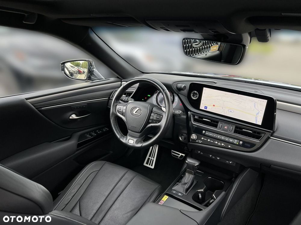 Lexus ES 300h F Sport Edition - 22