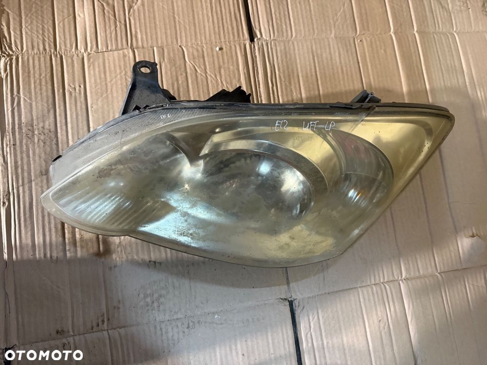 Lampa lewy przód Toyota Corolla E12 HB lift 04-07r. - 1