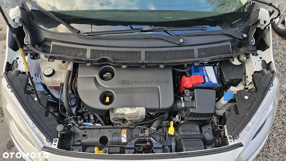 Ford Transit Courier - 19