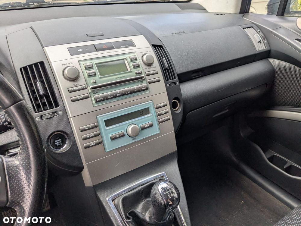 Toyota Corolla Verso 2.2 D-4D X 7os - 10
