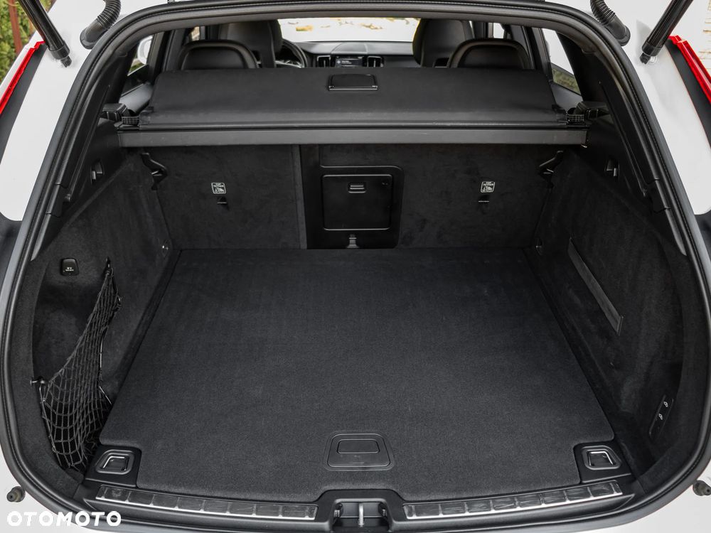 Volvo XC 60 D4 AWD Geartronic RDesign - 28