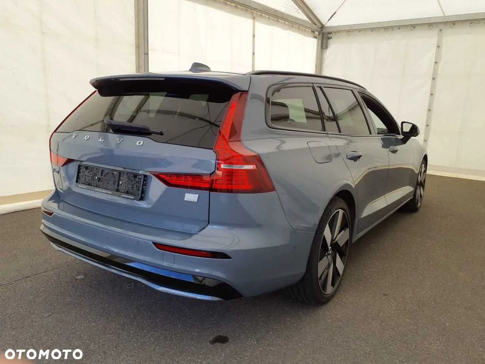 Volvo V60 T6 AWD Plug-In Hybrid Plus Dark - 3