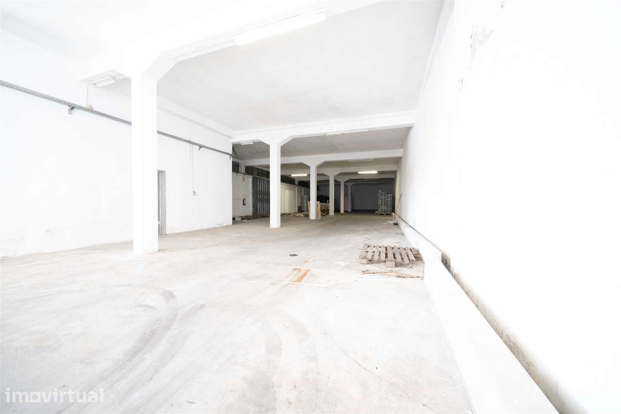 Armazém com 2737 m2 - Grande imagem: 4/12