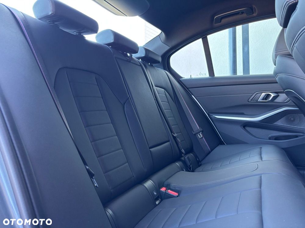 BMW Seria 3 330i xDrive M Sport sport - 16