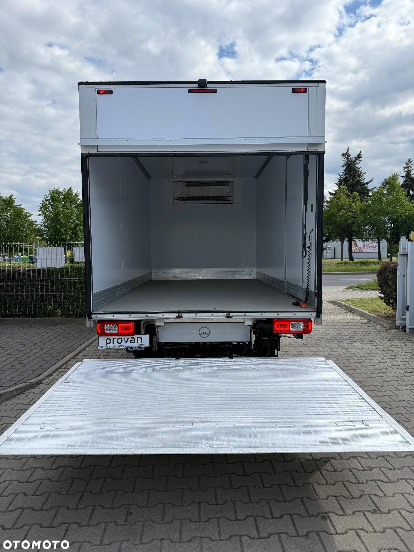 Mercedes-Benz SPRINTER 316 CDI AUTOMAT KONTENER 8ep CHŁODNIA / MROŹNIA WINDA - 24