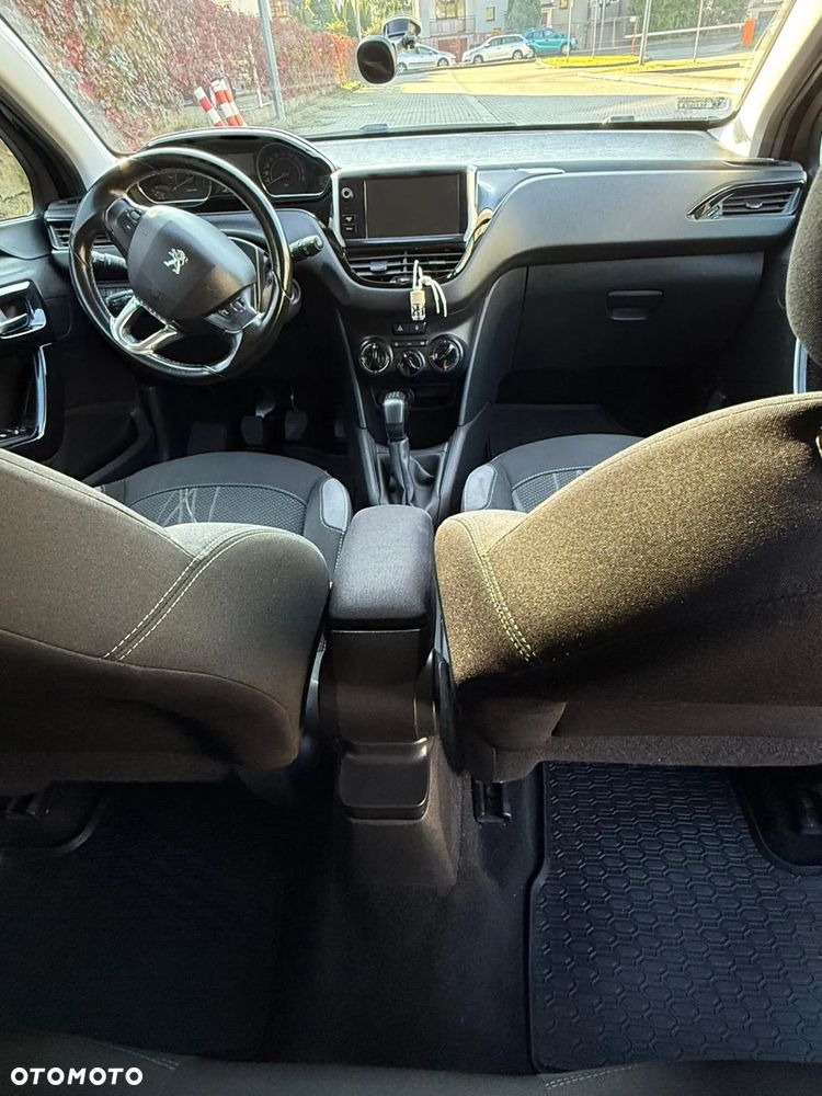 Peugeot 208 1.2 VTi Business Line - 4