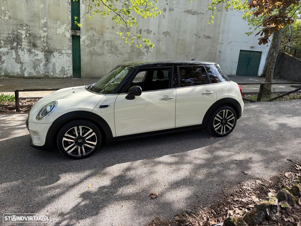 MINI 5 Portas Cooper D Auto - 23