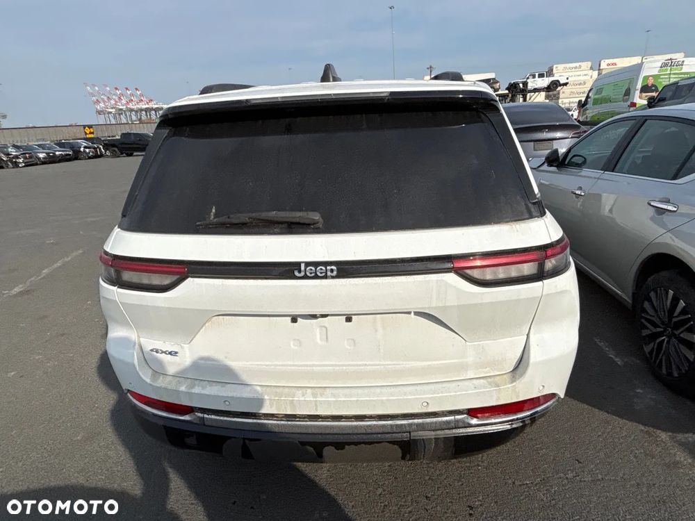 Jeep Grand Cherokee - 21