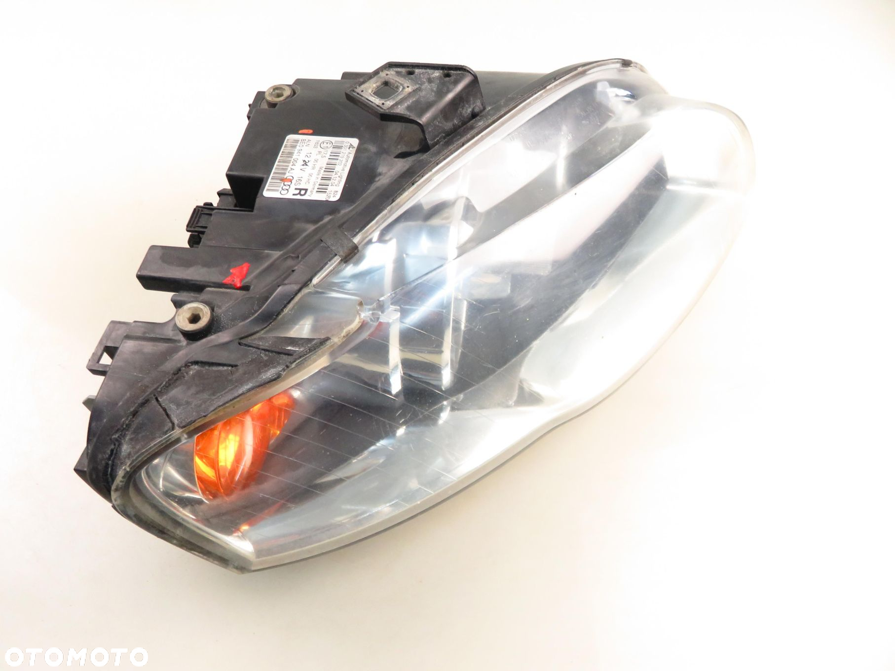 LAMPA PRAWA PRZEDNIA AUDI A4 B7 8E0941004AJ - 2