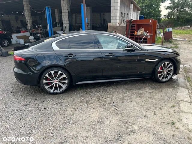 Jaguar XE 2.0 D180 AWD R-Dynamic S - 1