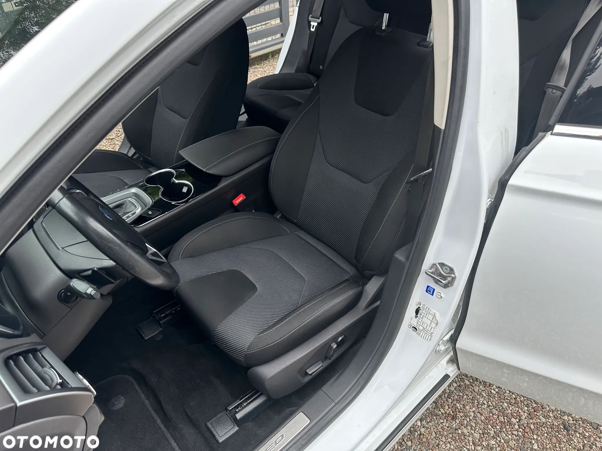 Ford Mondeo 2.0 TDCi Titanium PowerShift - 28