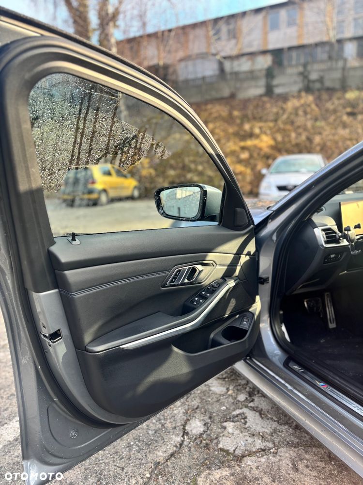 BMW Seria 3 330i xDrive M Sport sport - 4