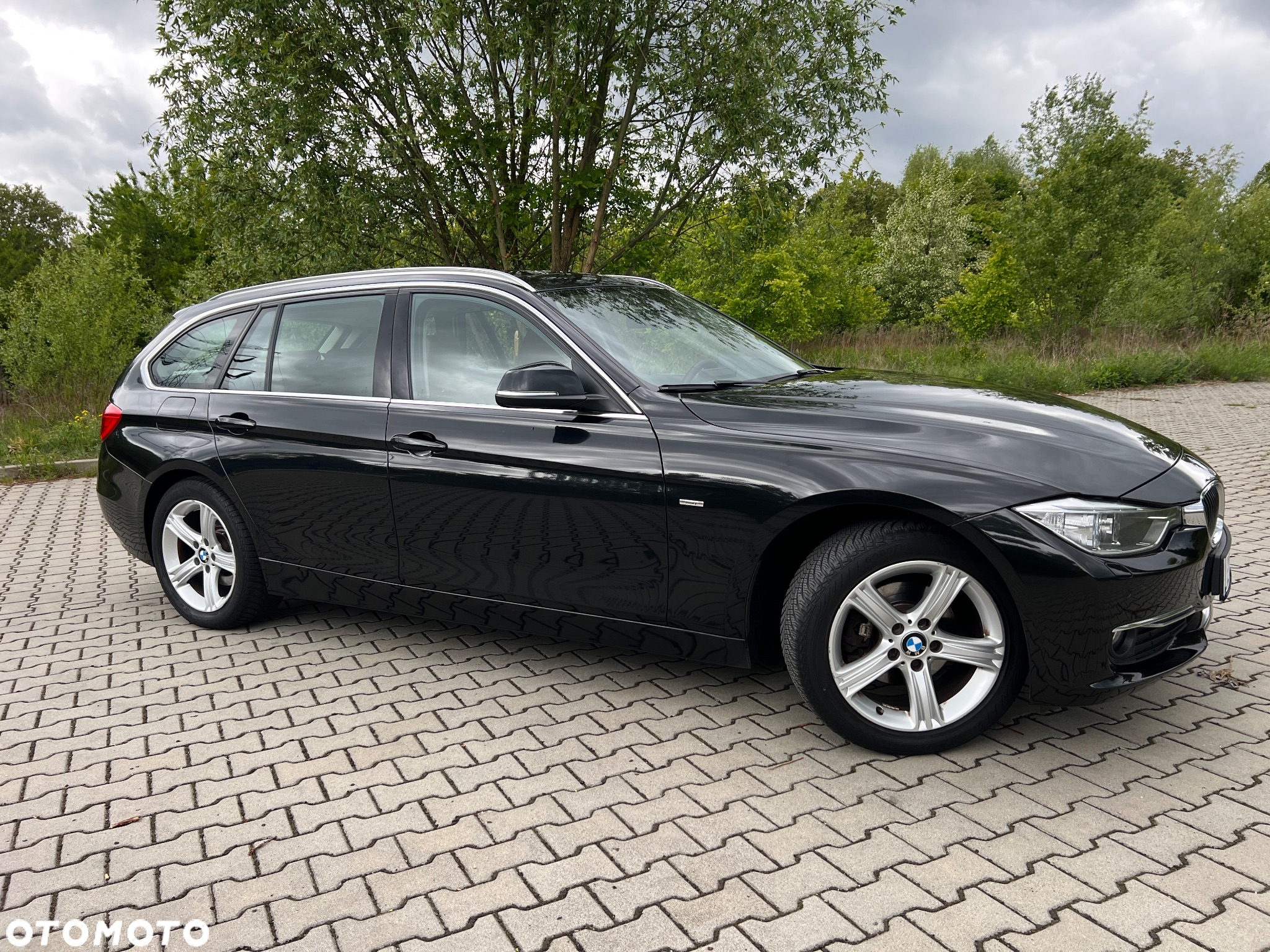 BMW Seria 3 318d Touring Luxury Line - 11