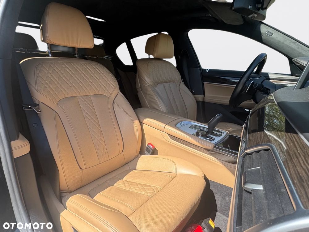 BMW Seria 7 740d xDrive - 28