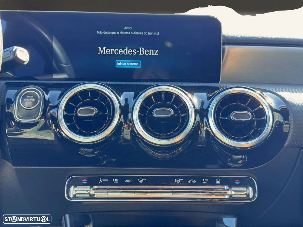 Mercedes-Benz A 250 e AMG Line - 12
