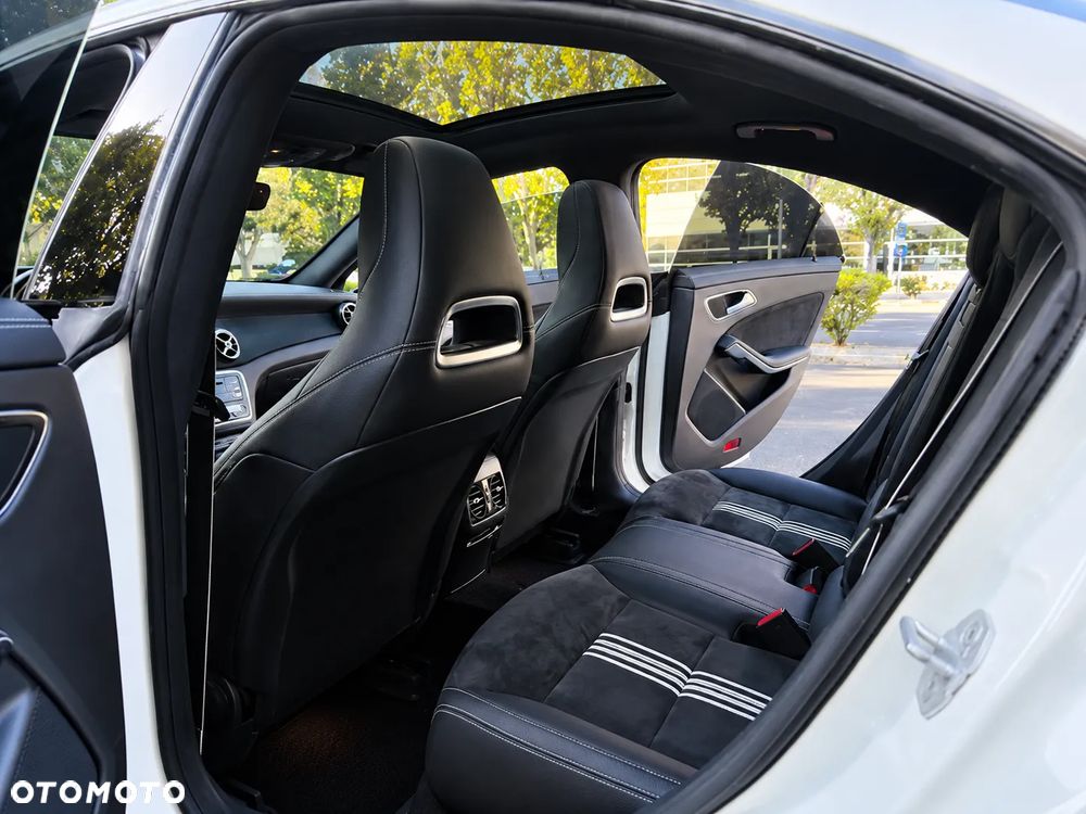 Mercedes-Benz CLA 250 4Matic 7G-DCT AMG Line - 31