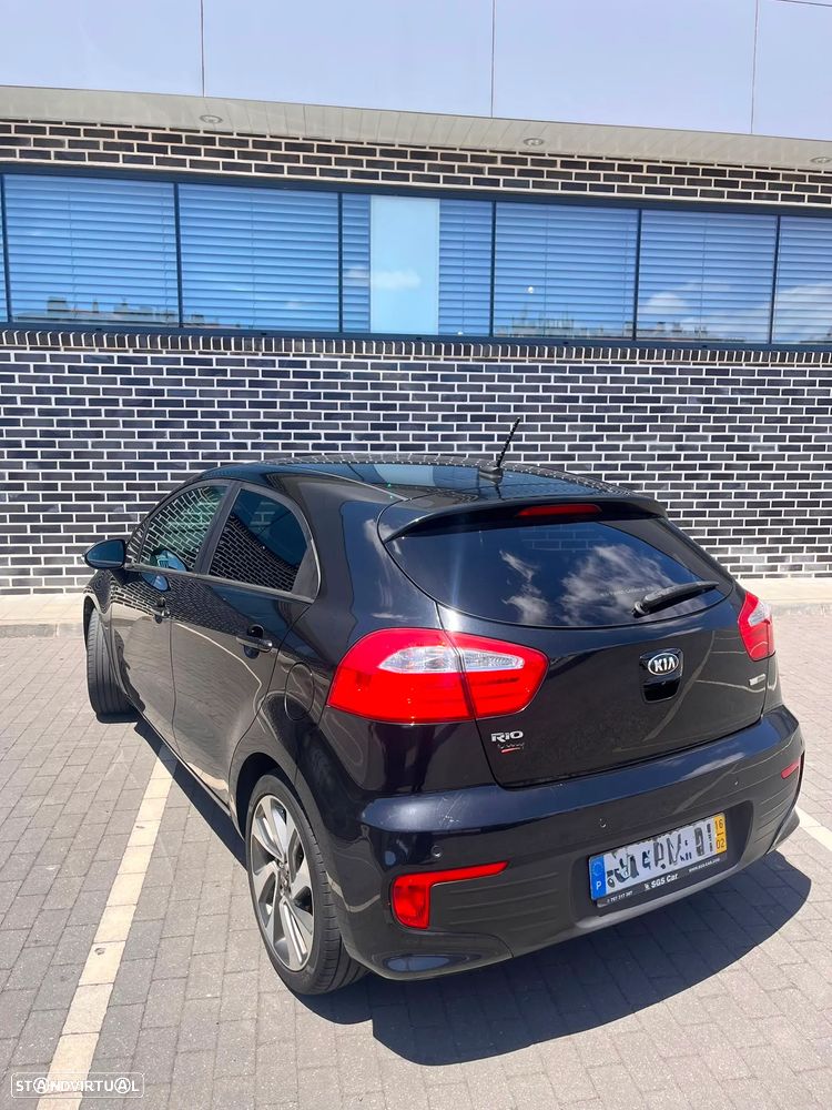 Kia Rio 1.1 CRDi Uniq - 10