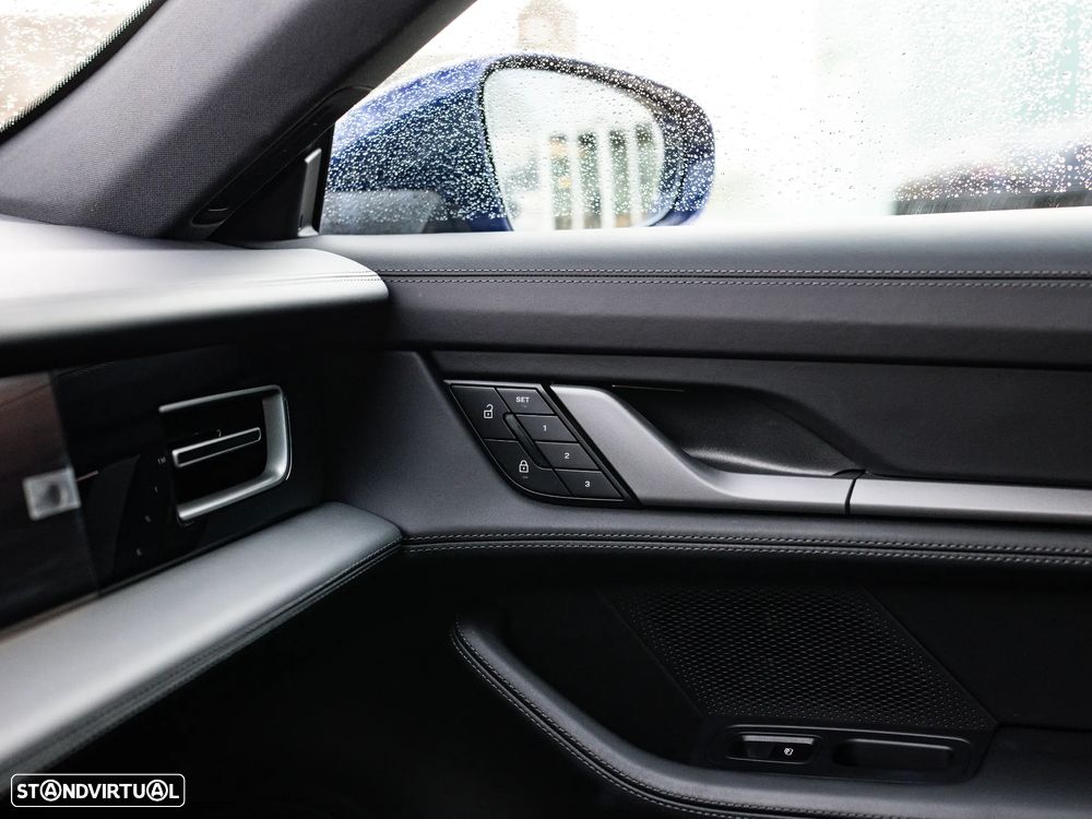 Porsche Taycan 4S - 57