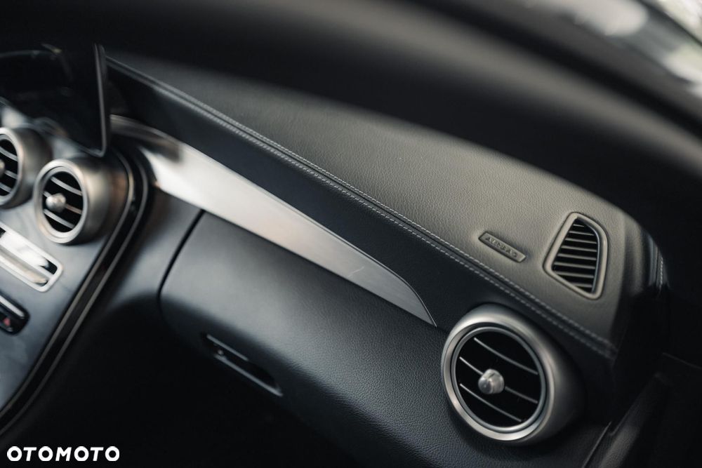 Mercedes-Benz Klasa C 300 9G-TRONIC - 34