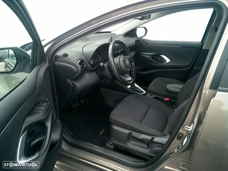 Toyota Yaris - 10