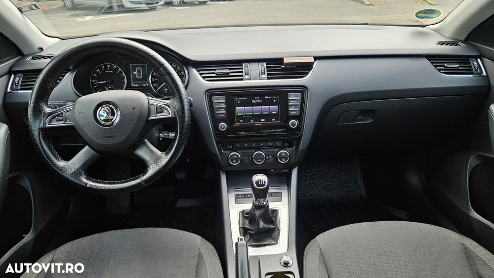 Skoda Octavia 2.0 TDI ELEGANCE - 9
