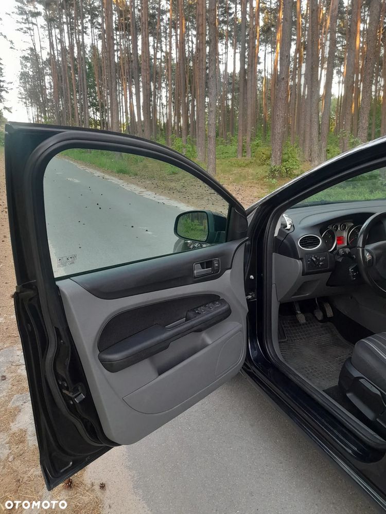 Ford Focus Ghia - 10