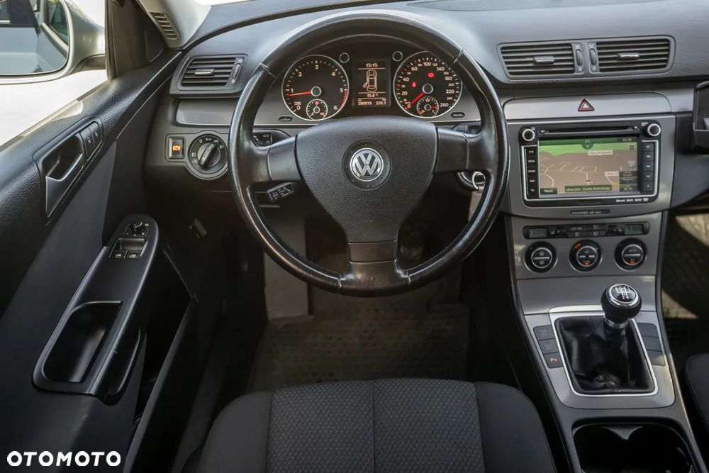 Volkswagen Passat 2.0 TDI DPF BlueMotion Technology Comfortline - 33