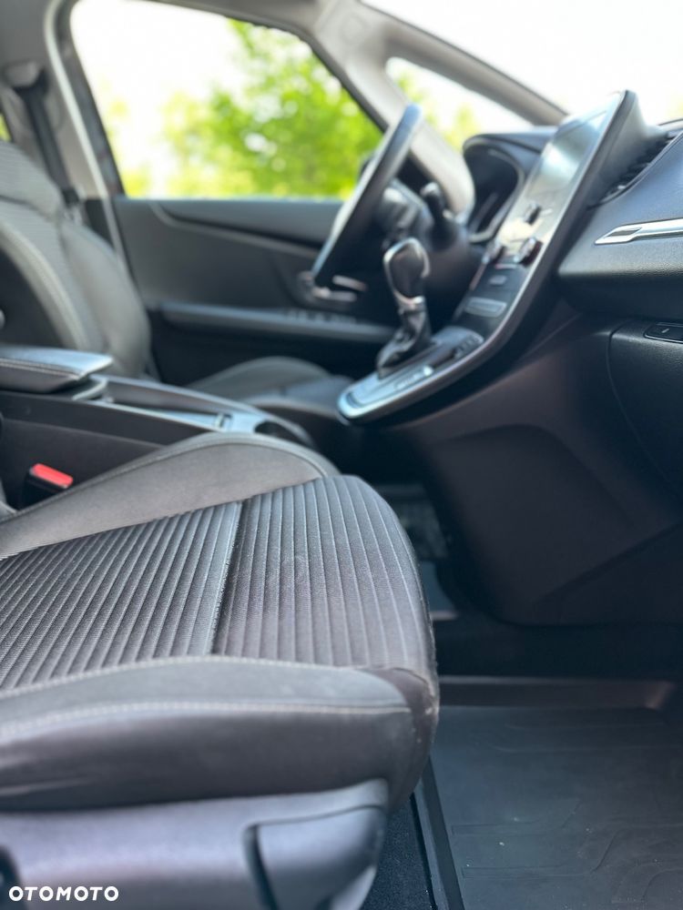 Renault Grand Scenic - 33