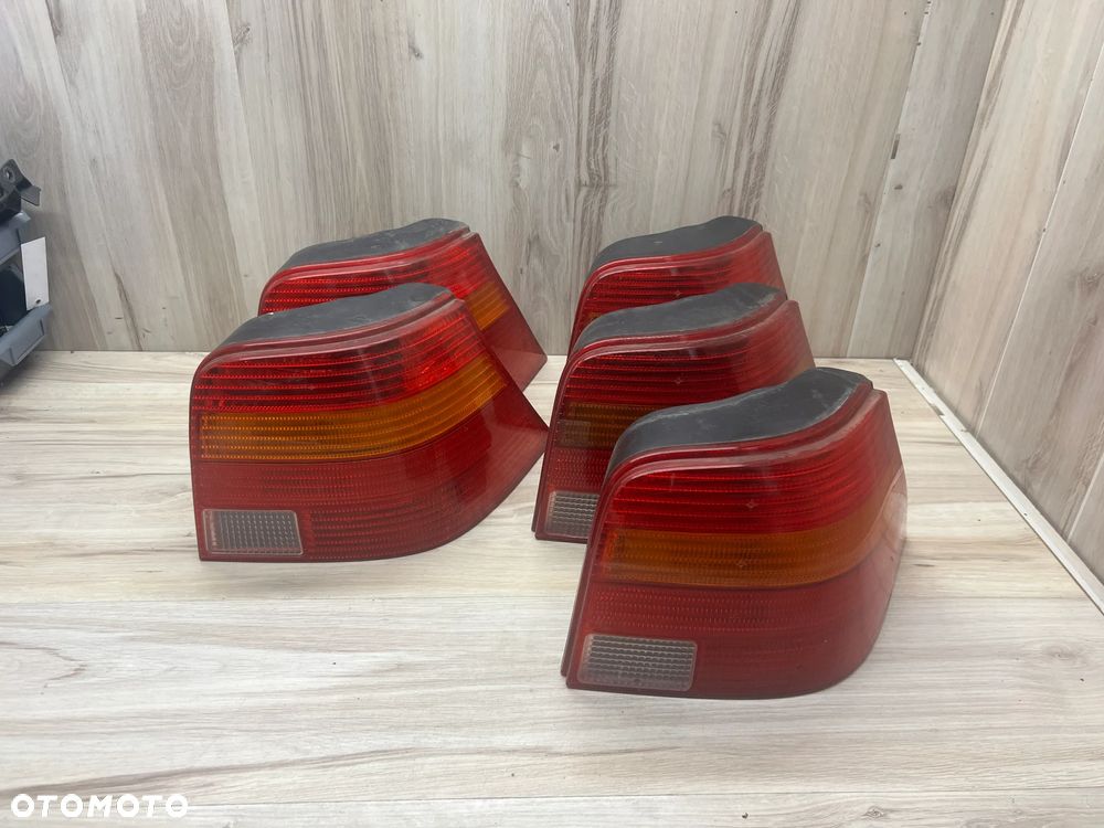 LAMPA TYLNA PRAWA VW GOLF 4 IV - 4