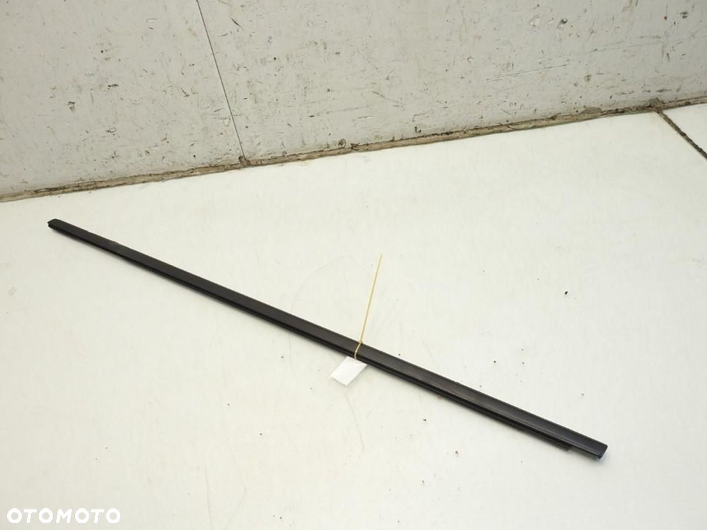 LISTWA ZGARNIAJĄCA DRZWI LEWY PRZÓD OPEL ASTRA J HB 13258852LH - 7