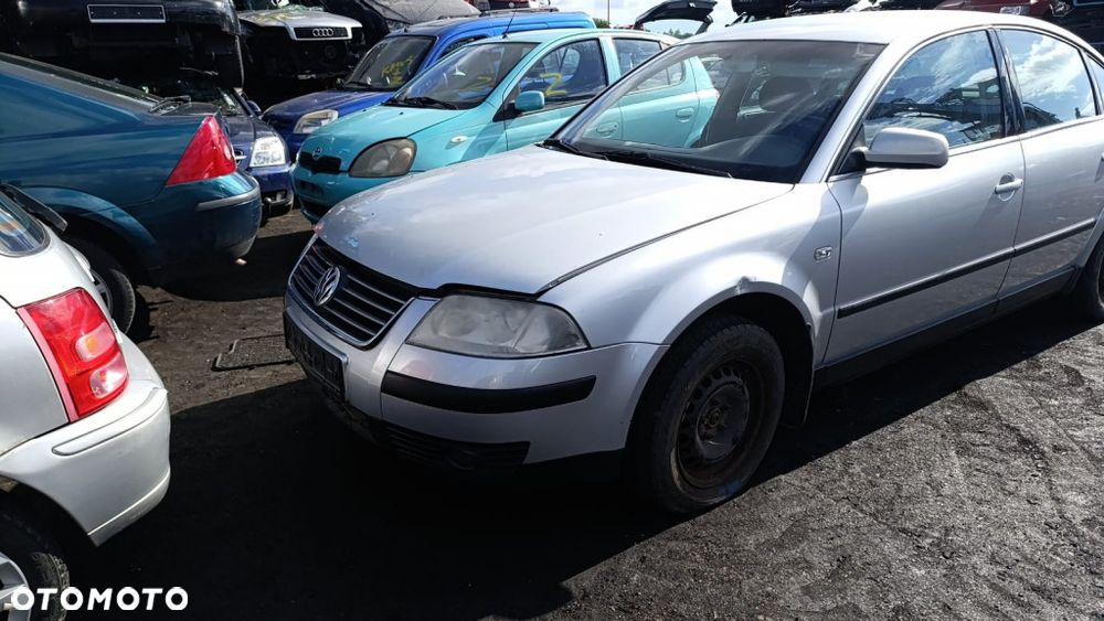 36303 VW passat B5 lift model od 00-06 silnik 2.0 AZM skrzynia EMV lakier LA7W - 2