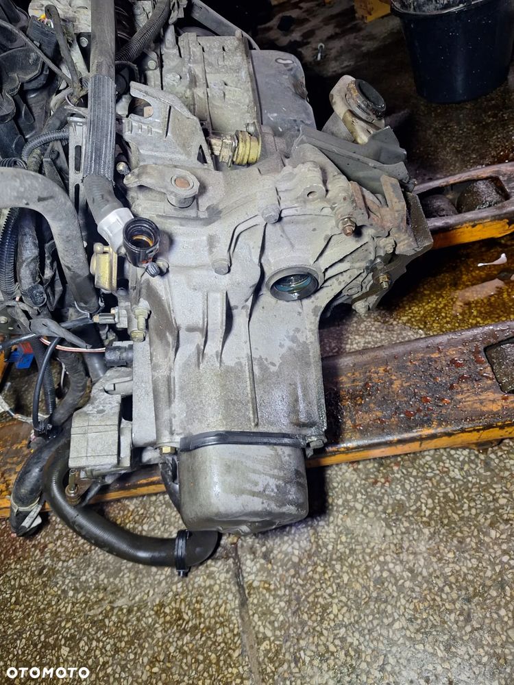 Silnik 1.1  CITROEN C3 I - 9