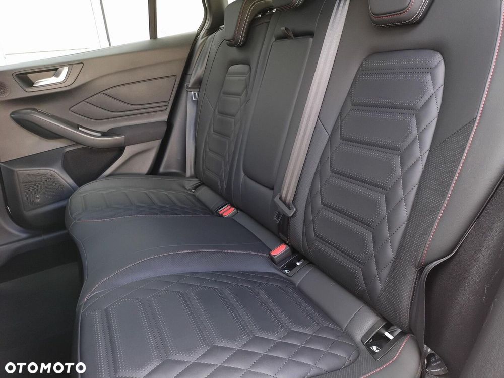 Ford Focus 1.0 EcoBoost Hybrid ST-LINE X - 31