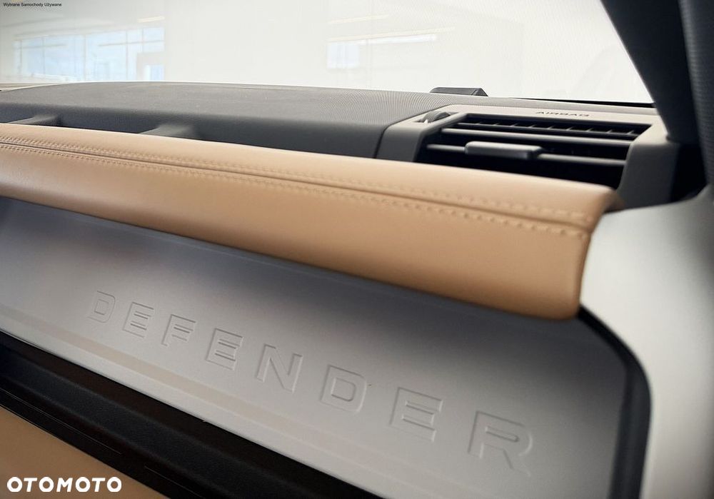 Land Rover Defender - 20